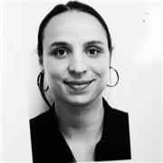 Professeur des écoles offre soutien et aide aux devoirs